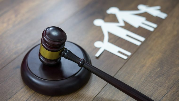 Od wniosku do orzeczenia — jak przebiega sądowy podział majątku po rozwodzie